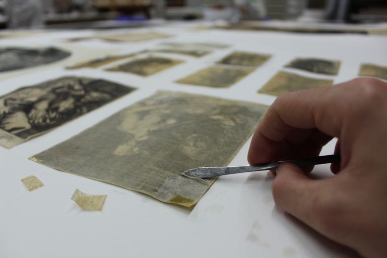 foto durante il restauro - rimozione toppe di umido